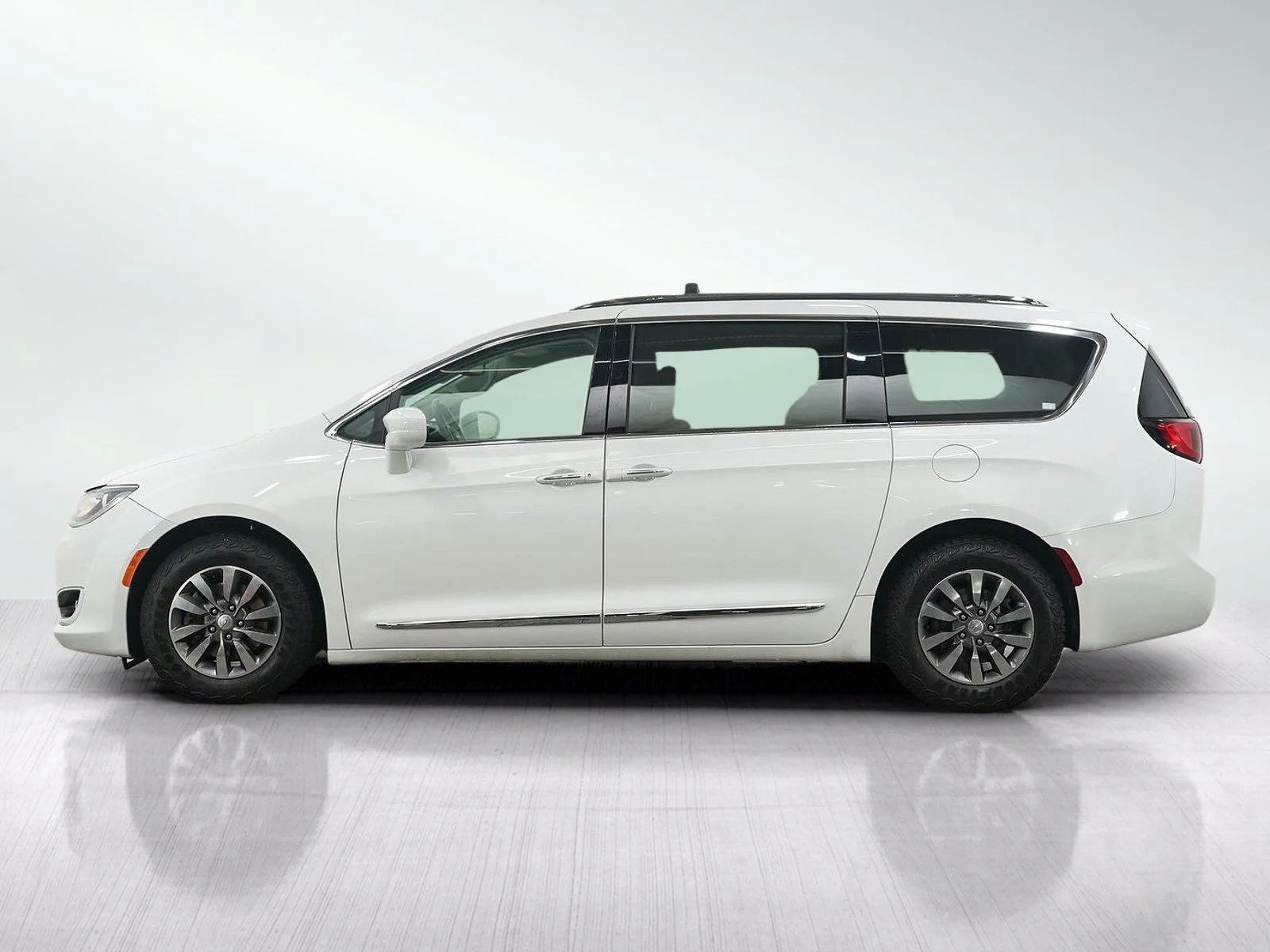 Used 2020 Chrysler Pacifica Touring L Plus with VIN 2C4RC1EG2LR173099 for sale in Hopkins, Minnesota