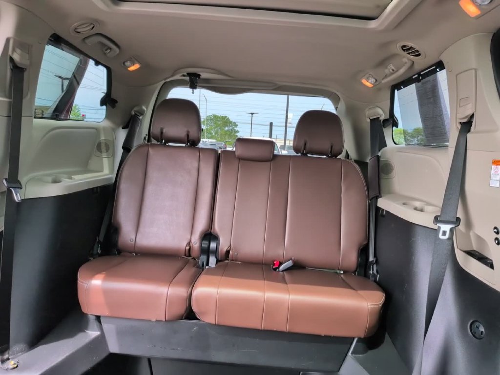 Used 2015 Red Toyota Limited Premium image 25
