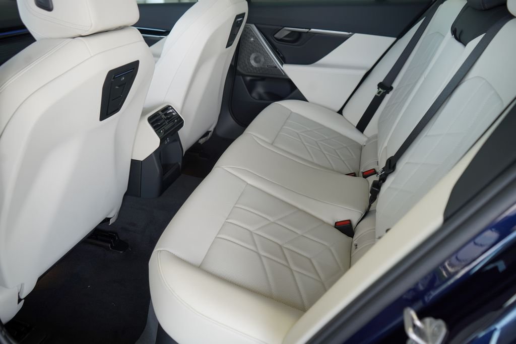 Used 2026 Tanzanite Blue II Met BMW 530i image 20