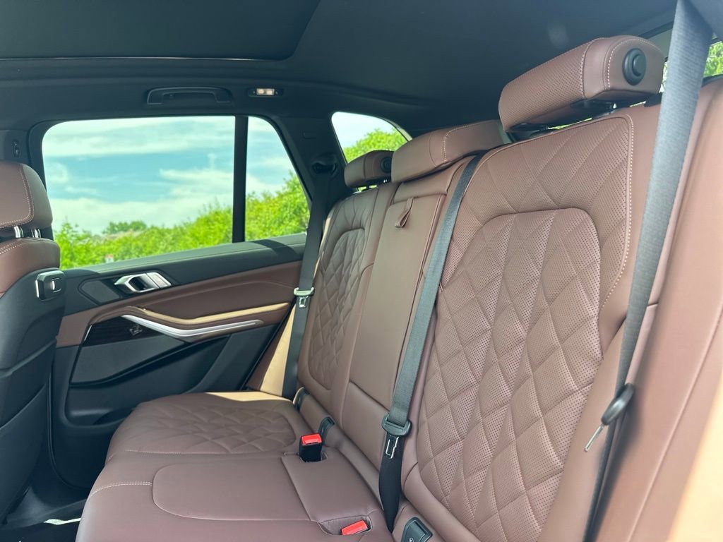 New 2026 Skyscraper Grey Metallic BMW xDrive50e image 21