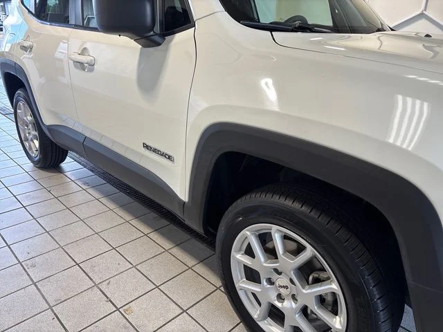 Used 2023 Alpine White Jeep Latitude image 19