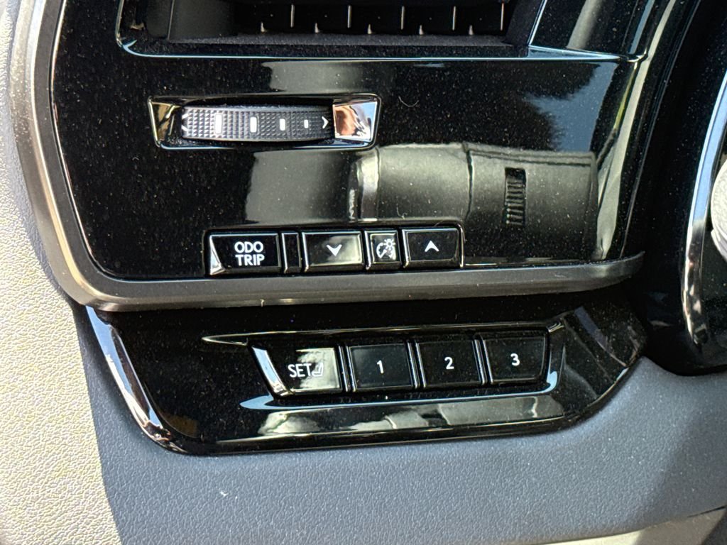 Used 2024 White Lexus 350h Luxury image 24