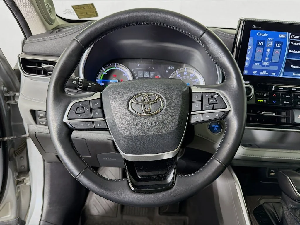 Certified Used 2022 Silver Toyota Platinum image 15
