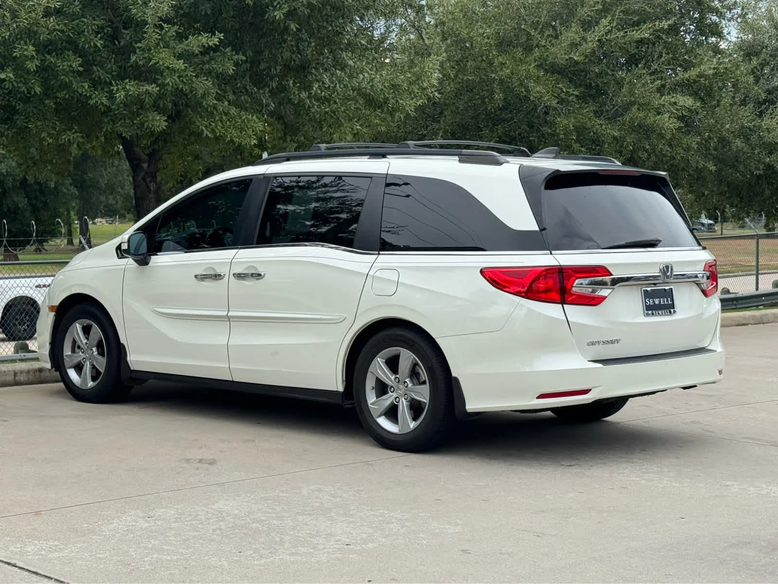 Used 2018 White Diamond Pearl Honda EX-L image 8