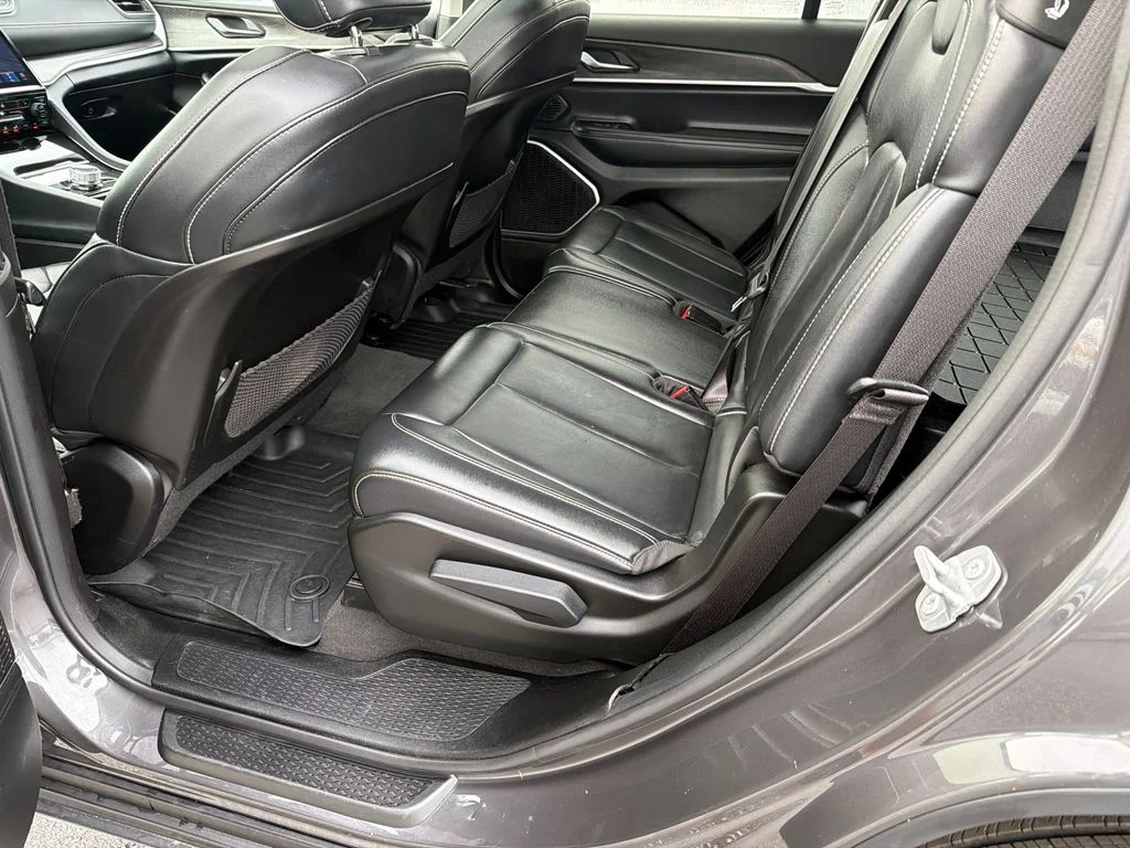 Used 2022 Gray Jeep Limited image 21