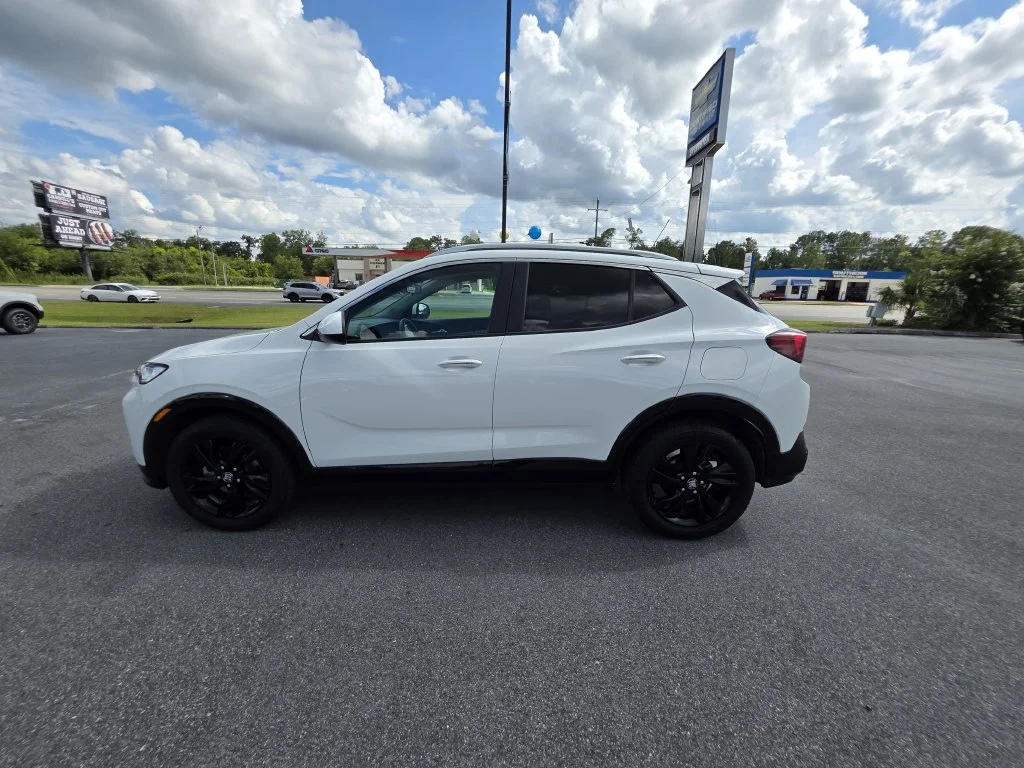 Used 2024 Summit White Buick Sport Touring image 3