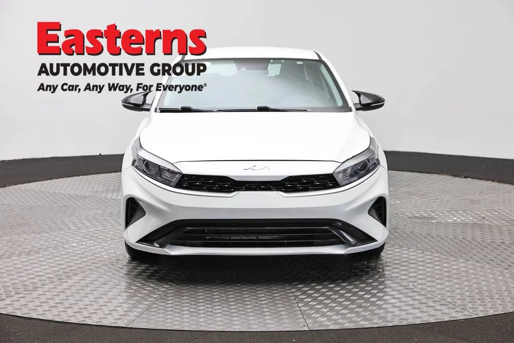 Used 2022 White Kia LXS image 2