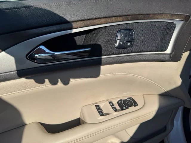 Used 2017 White Lincoln Reserve image 20
