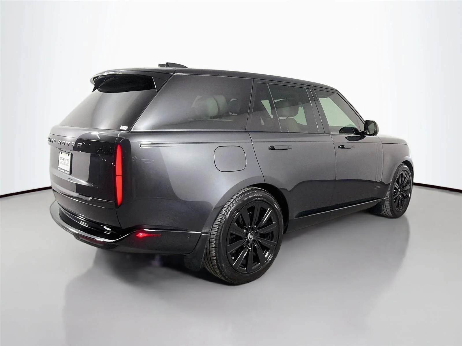 Used 2025 Carpathian Grey Land Rover P550e Autobiography image 5