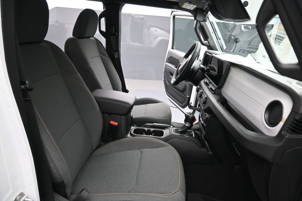 New 2026 Bright White Clear-Coat Exterior Paint Jeep Sport S image 27