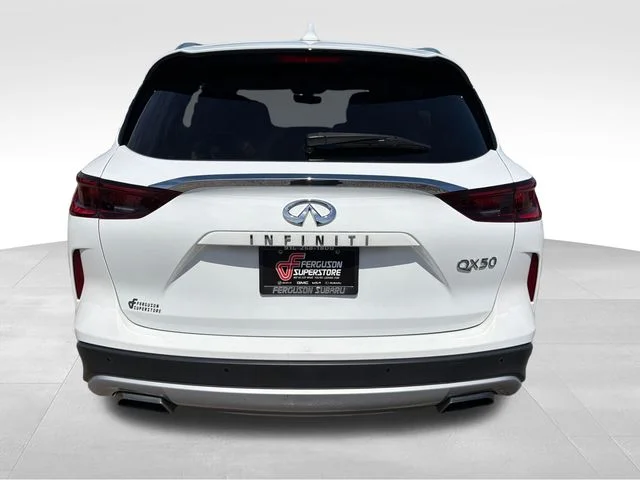 Used 2023 White INFINITI LUXE image 6
