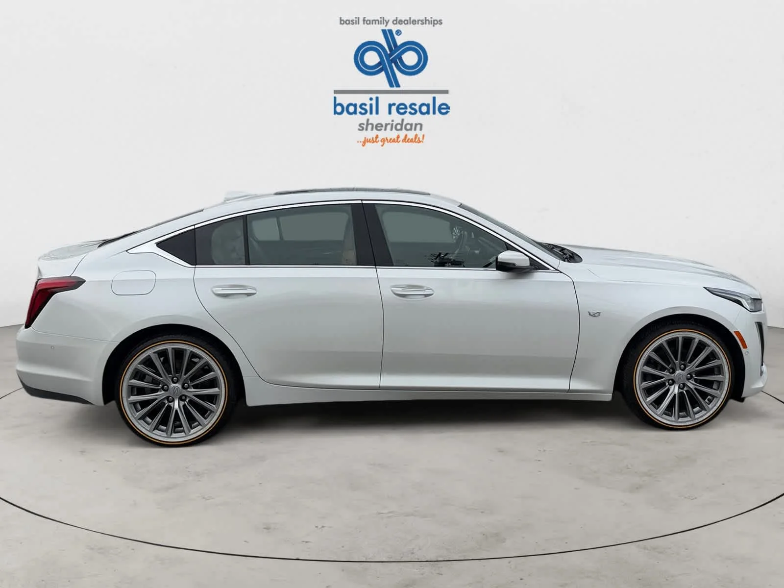 Used 2024 WH Cadillac Premium Luxury image 9