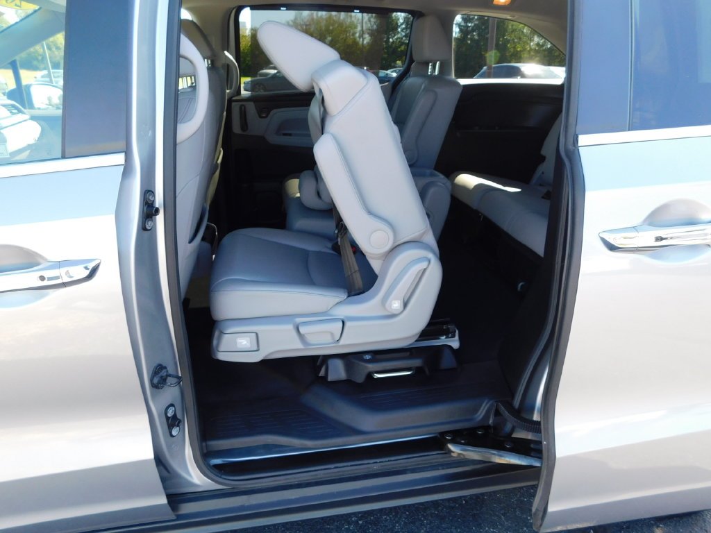 Certified Used 2024 Lunar Silver Metallic Honda EX-L image 33