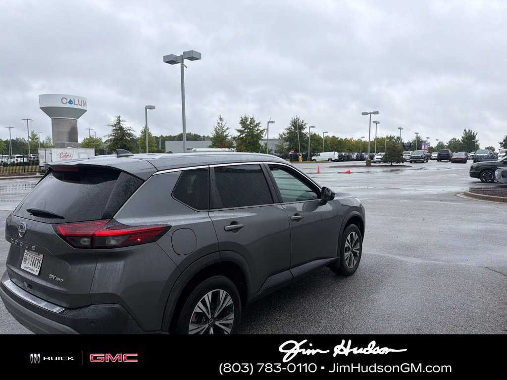 Used 2022 Gray Nissan SV image 4