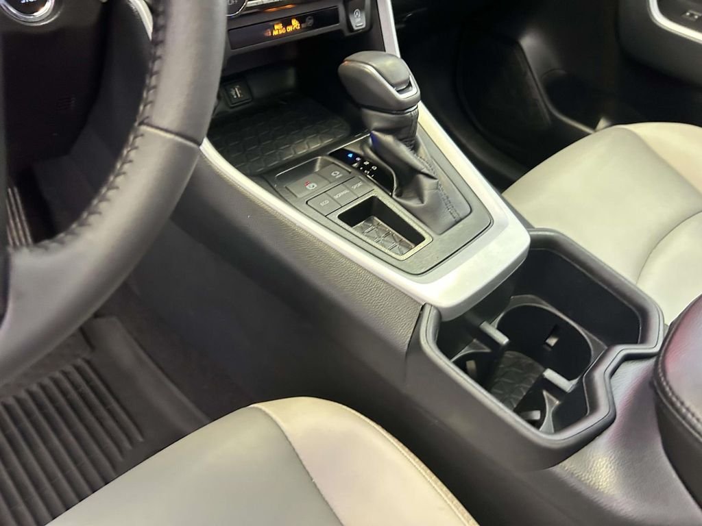 Used 2025 Gray Toyota XLE Premium image 21