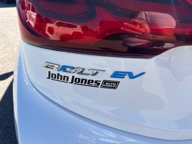 Used 2017 White Chevrolet LT image 23