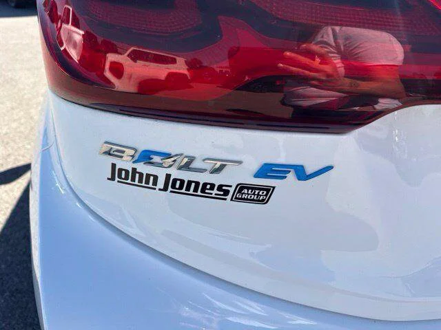 Used 2017 White Chevrolet LT image 23
