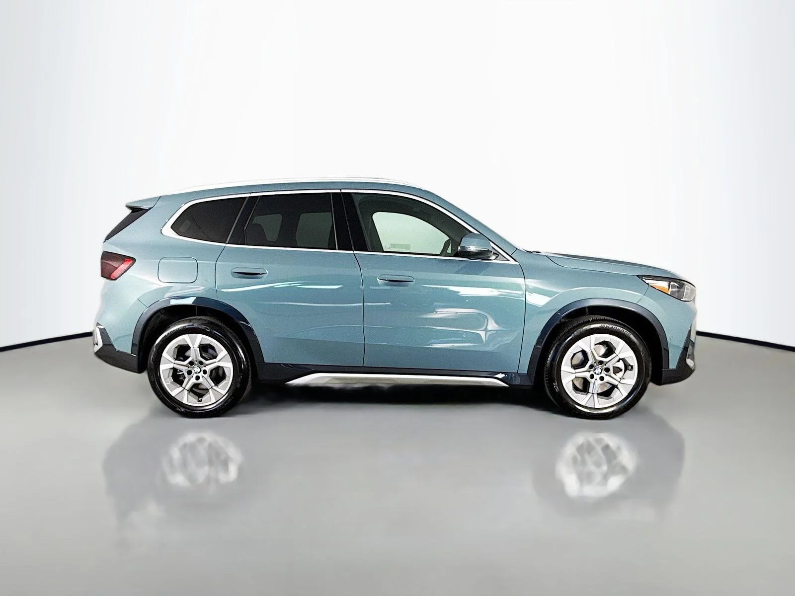 Used 2026 Cape York Green Metallic BMW xDrive28i image 8