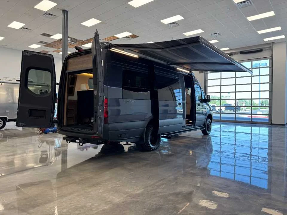 New 2027 TENORITE GREY PREMIUM METALLIC AIRSTREAM  image 15