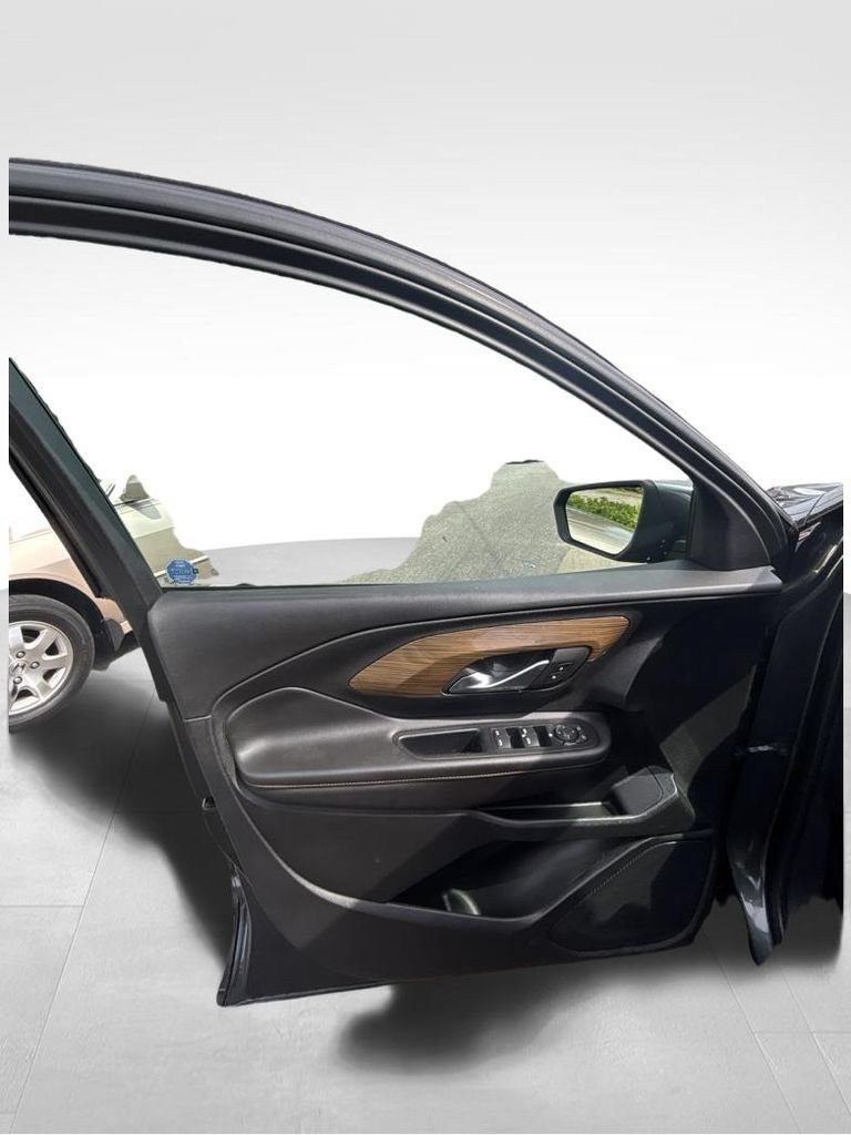 Used 2020 GRAPHITE GRAY METALLIC GMC SLE image 17