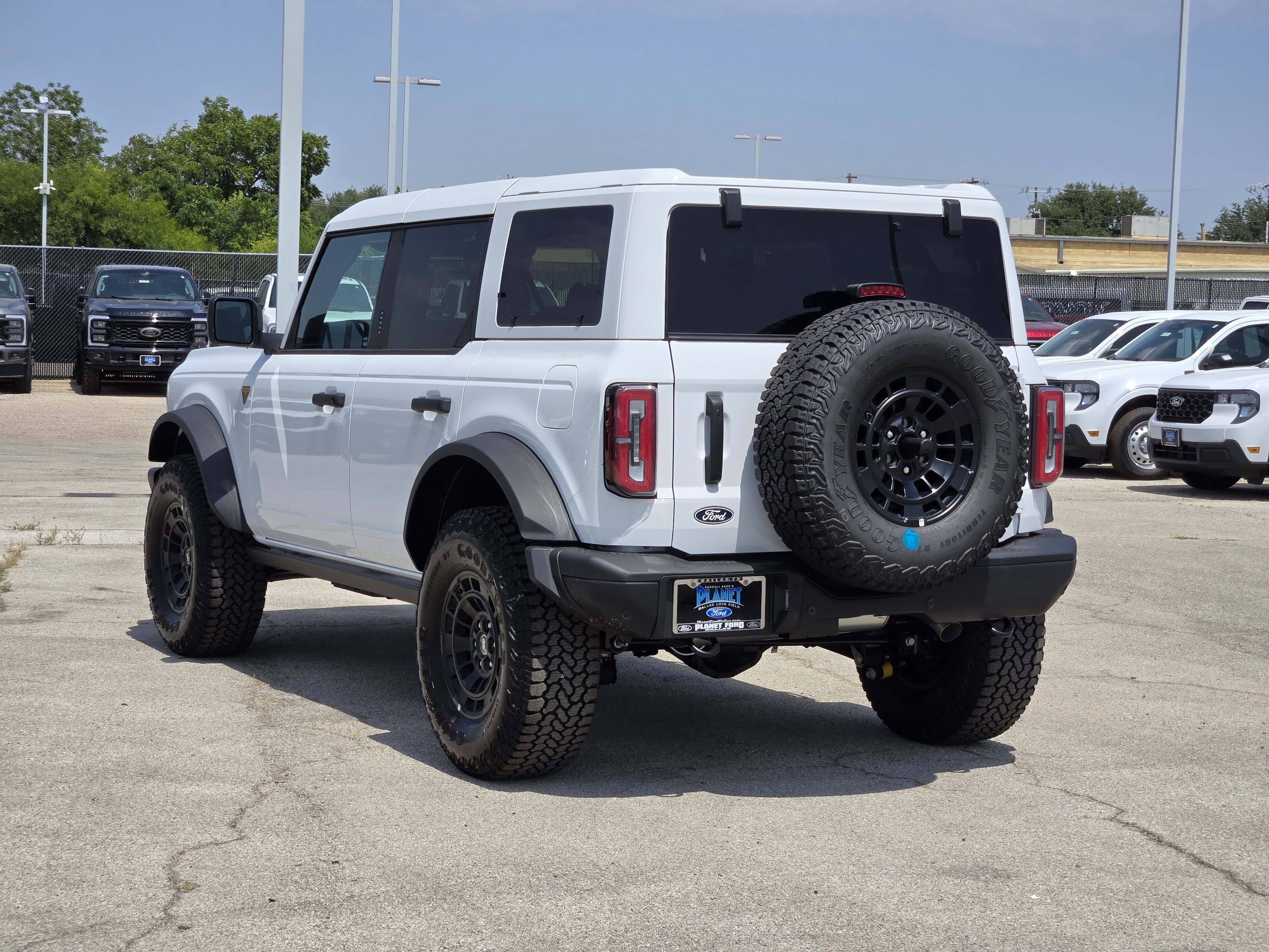 New 2026 Oxford White Ford Badlands image 3