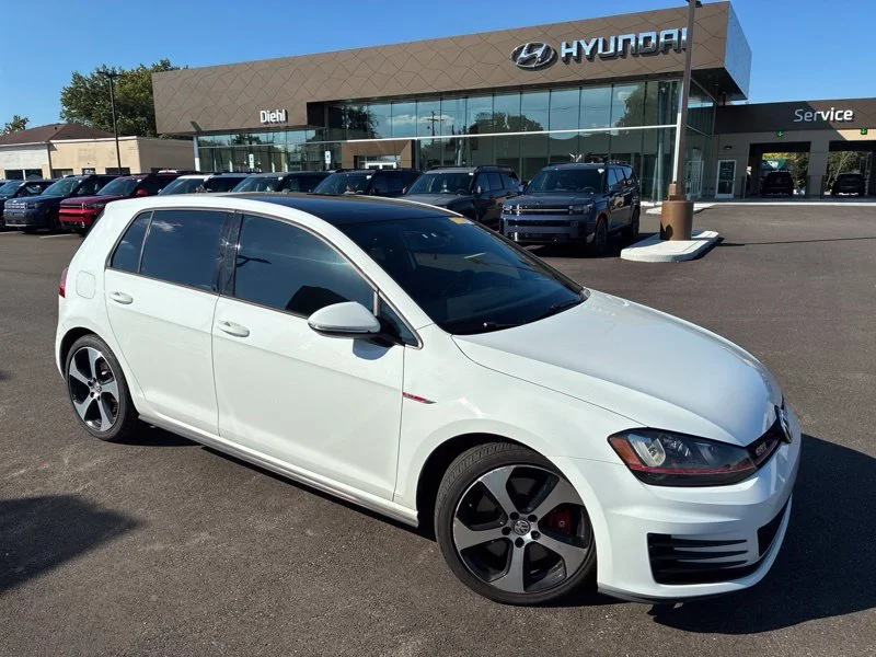 Used 2017 White Volkswagen SE image 7