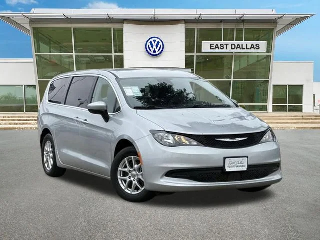 Pre-Owned 2023 Chrysler Voyager LX