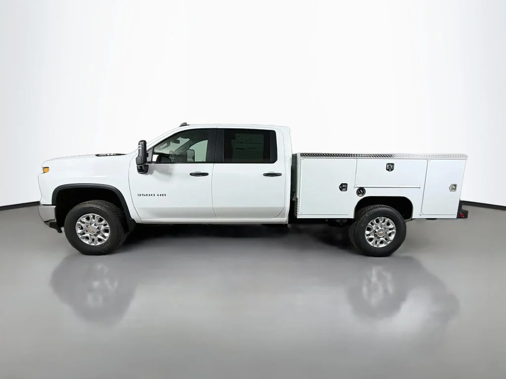 New 2026 Summit White Chevrolet WT image 8