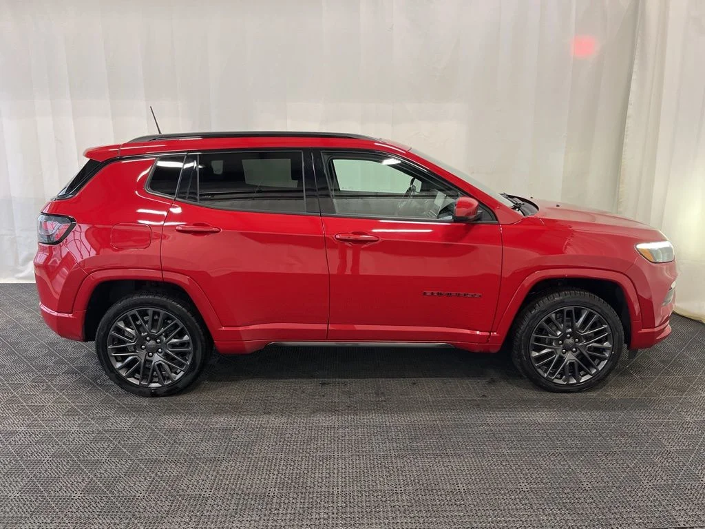 Used 2022 Red Jeep High Altitude image 2