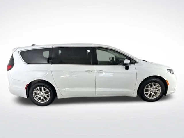 Used 2023 White Chrysler Touring L image 6