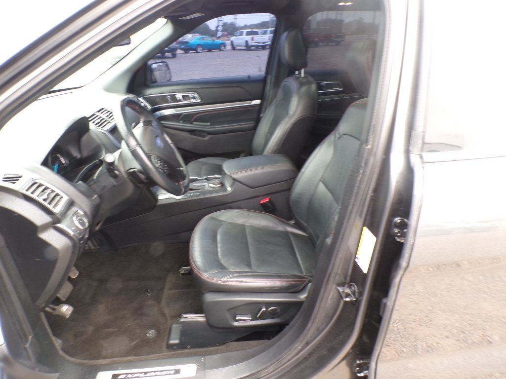 Used 2018 Magnetic Metallic Ford Sport image 12