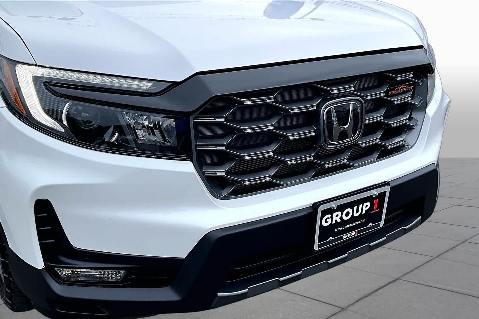 Used 2025 Platinum White Pearl Honda AWD TRAILSPORT image 32
