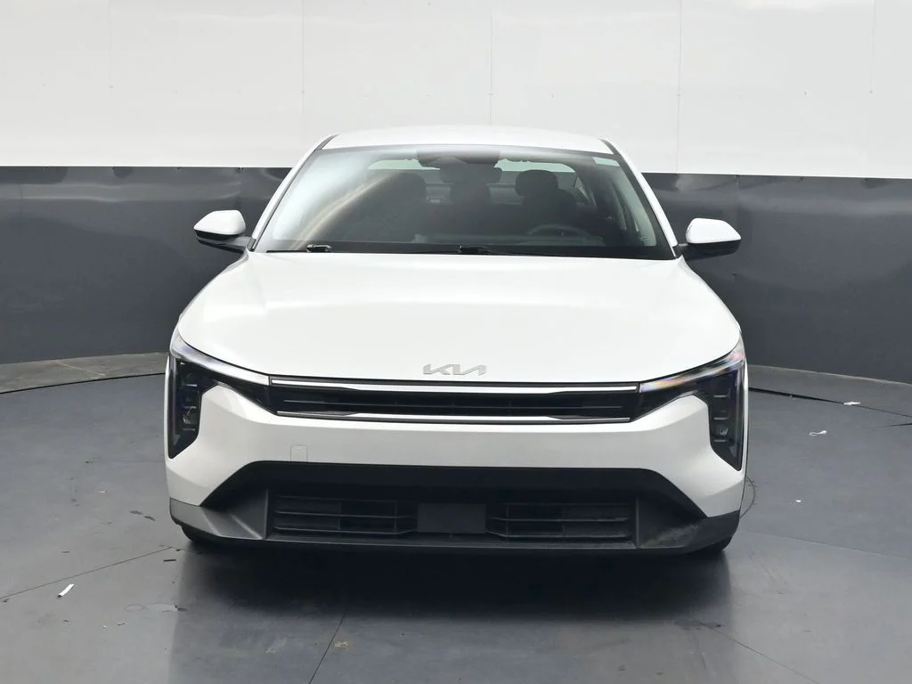 Used 2025 White Kia LXS image 12