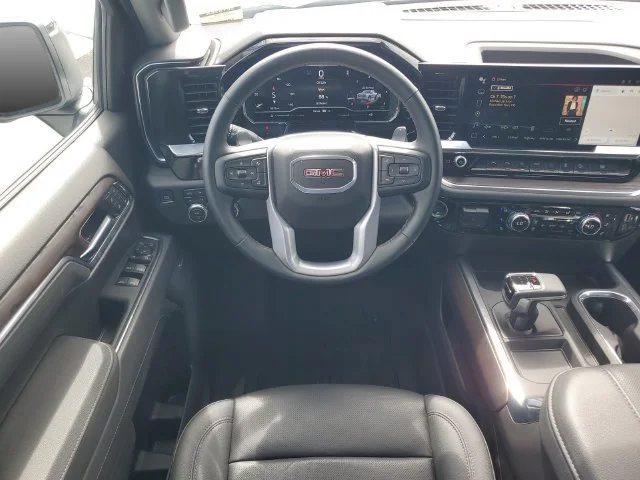 Used 2025 Summit White GMC SLT image 31