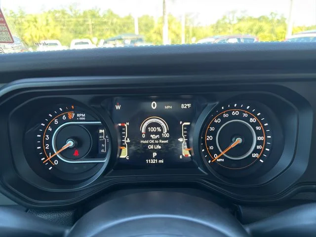Used 2025 White Jeep Mojave image 32