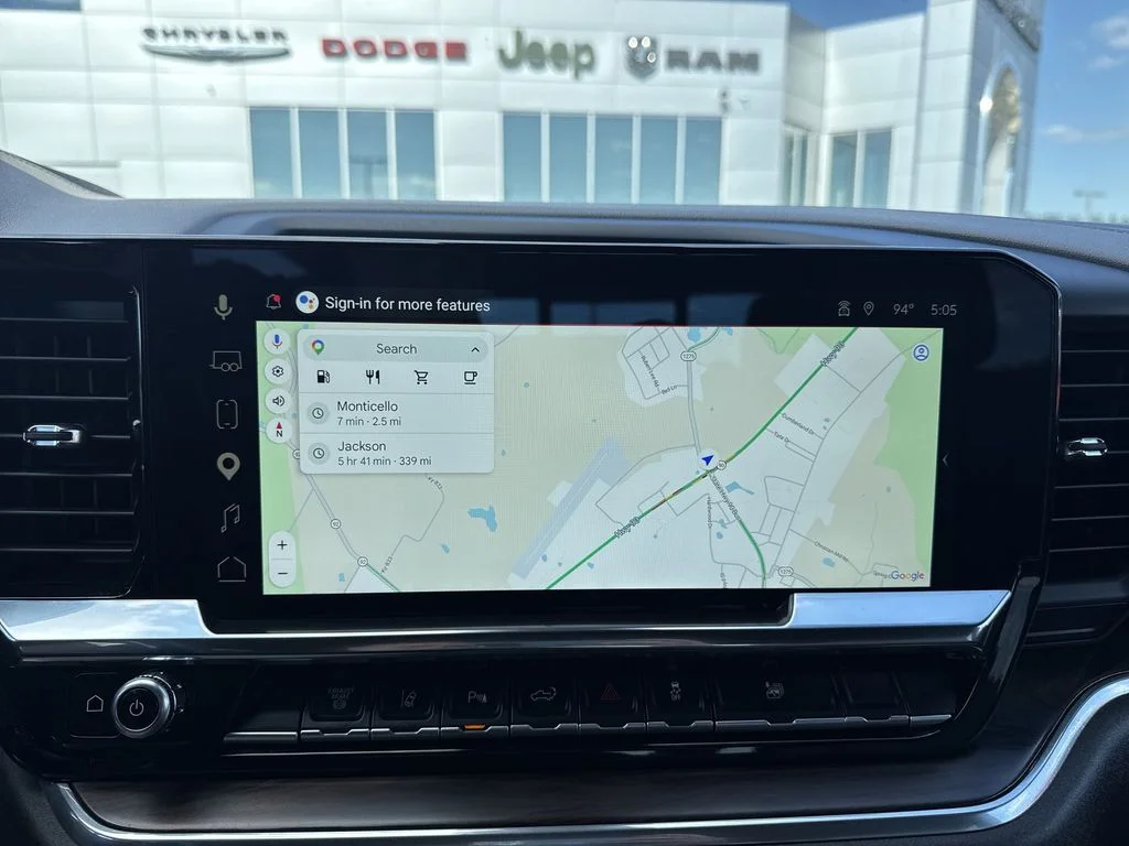 Used 2025 White GMC SLT image 18