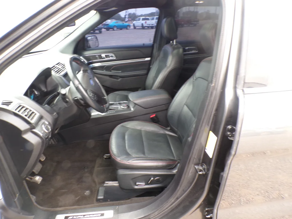 Used 2018 Magnetic Metallic Ford Sport image 12