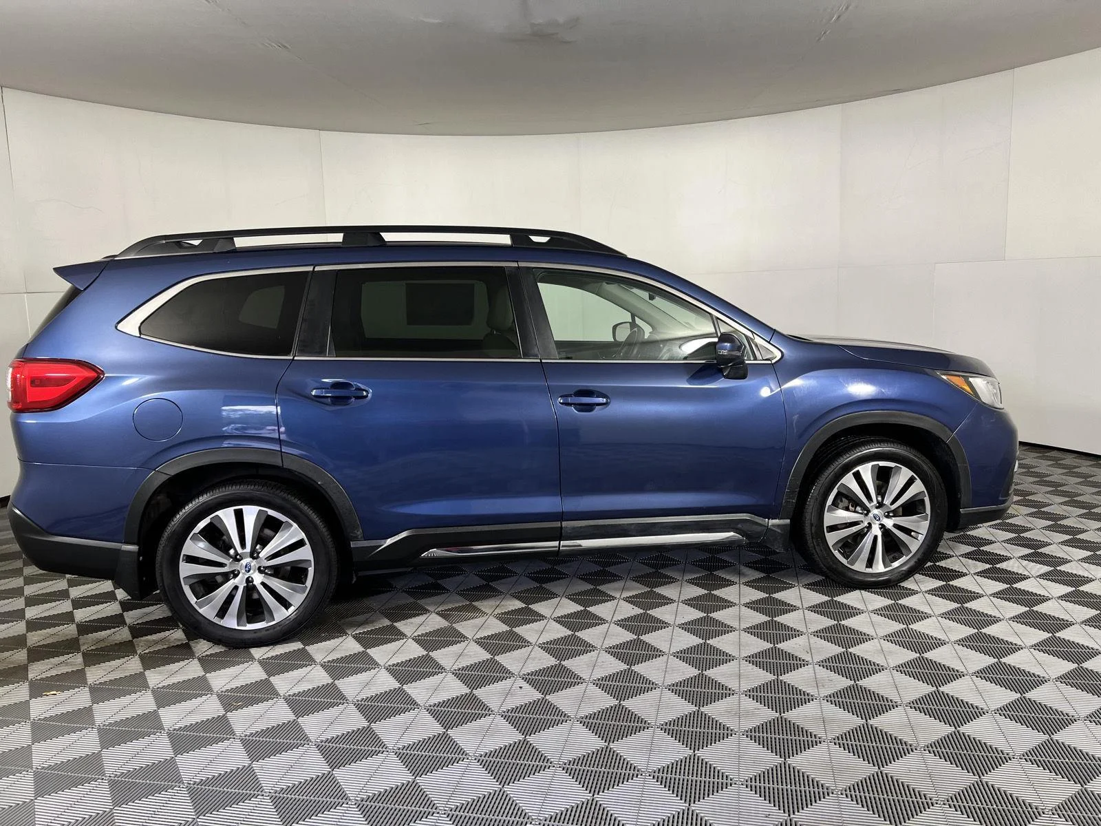 Used 2019 Abyss Blue Pearl Subaru Limited image 9