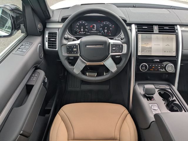 New 2026 Fuji White Land Rover Dynamic SE image 17