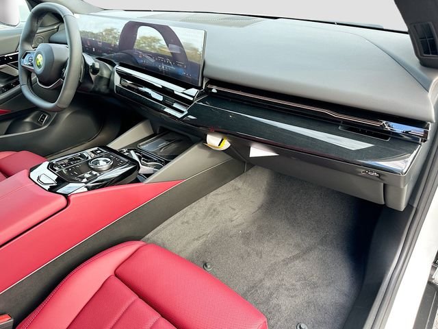 New 2026 White BMW 530i image 24