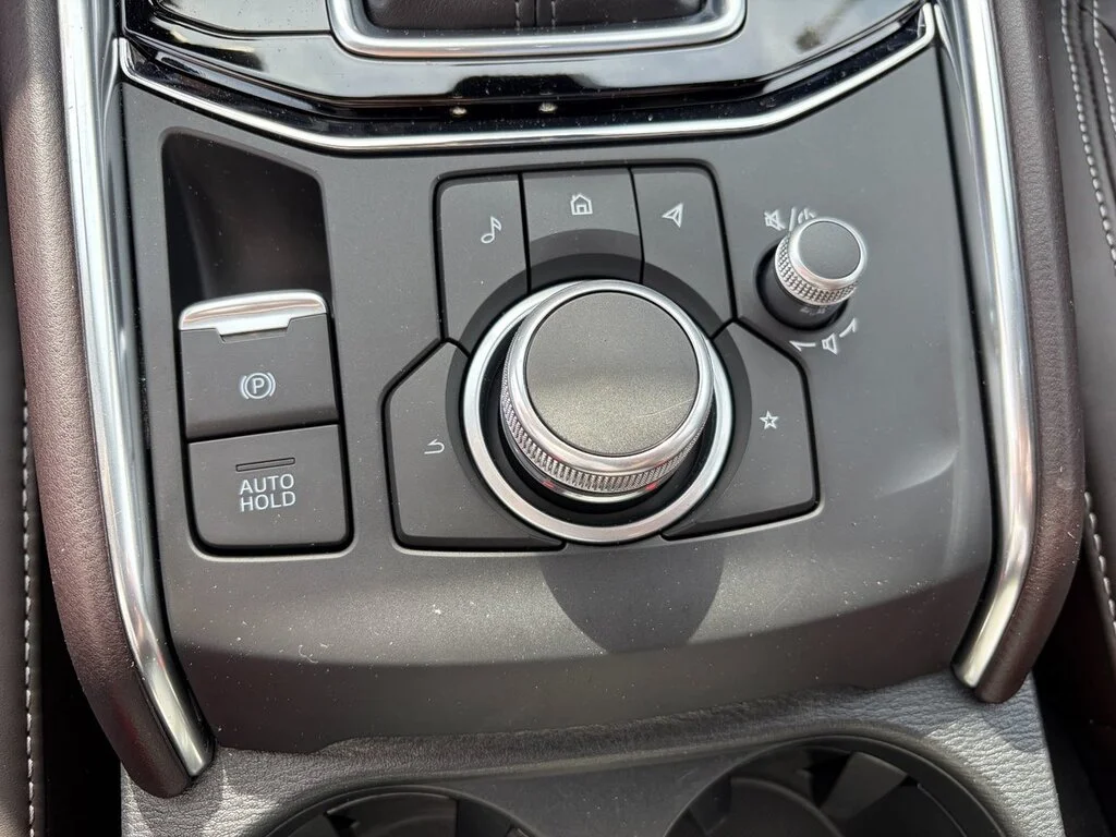 Used 2024  Mazda Signature AWD at Top of the Line. Turbo! Finance a image 28