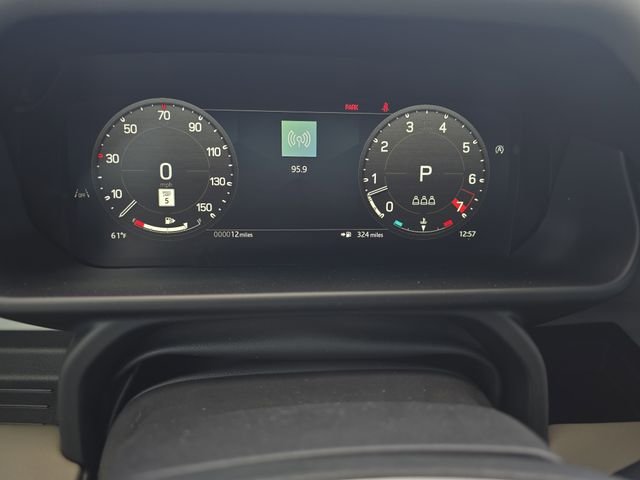 Used 2026 White Land Rover X-Dynamic SE image 14