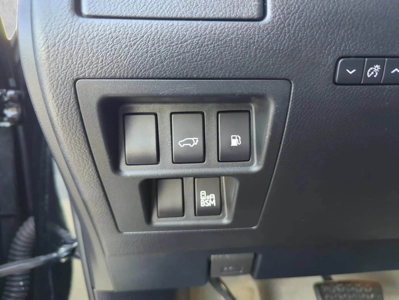 Used 2015 Obsidian Lexus  image 14