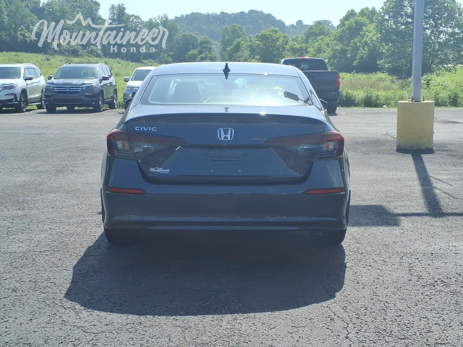 Used 2025 Meteorite Gray Metallic Honda LX image 6