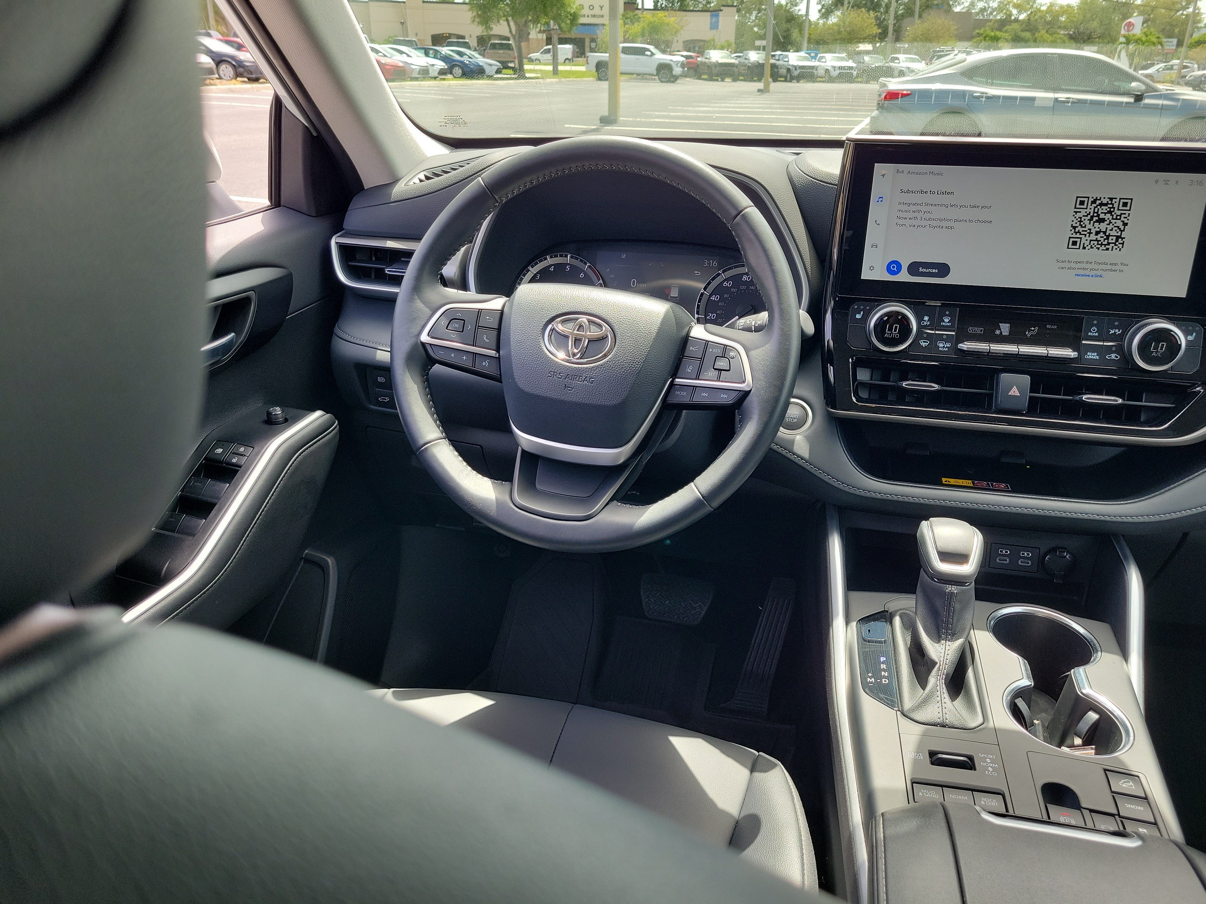 Used 2025 Pearl Toyota XLE image 15