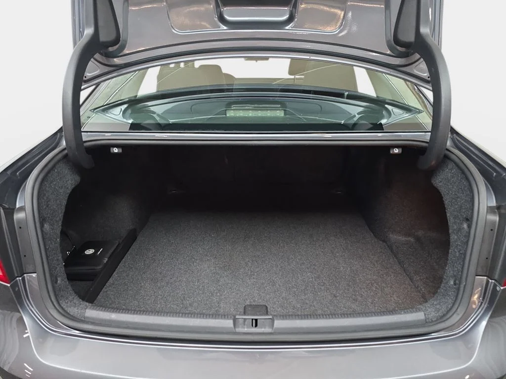 Used 2014 Platinum Gray Metallic Volkswagen 2.5L Wolfsburg Edition image 14