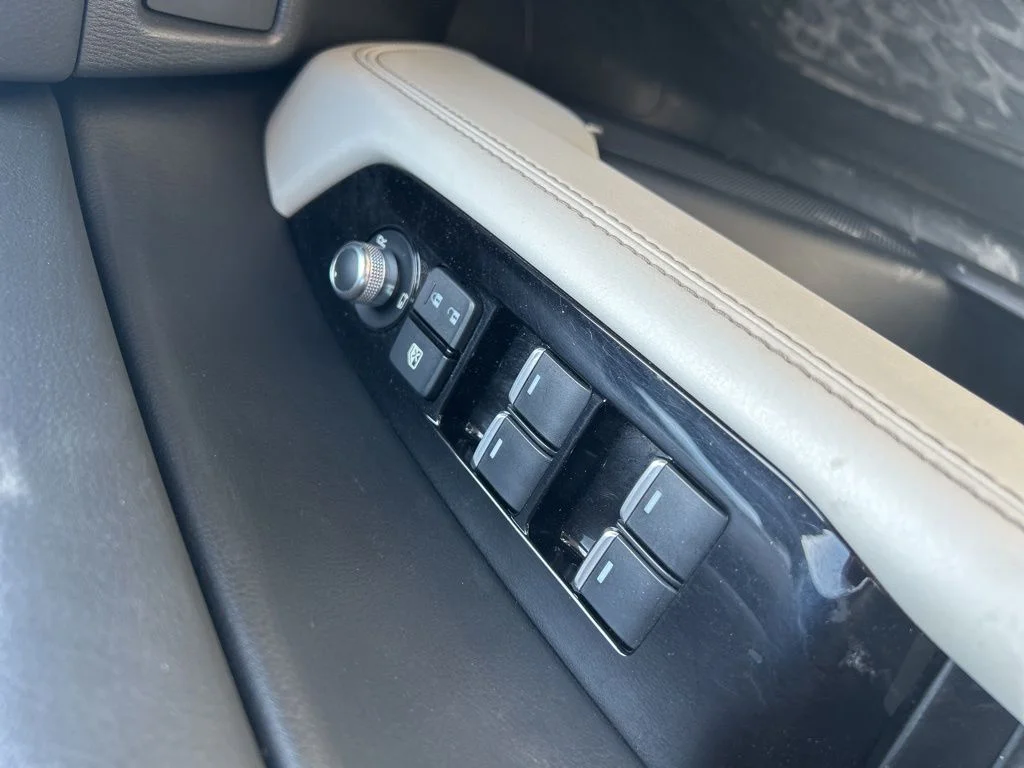 Used 2020 Blue Mazda Grand Touring Reserve image 18