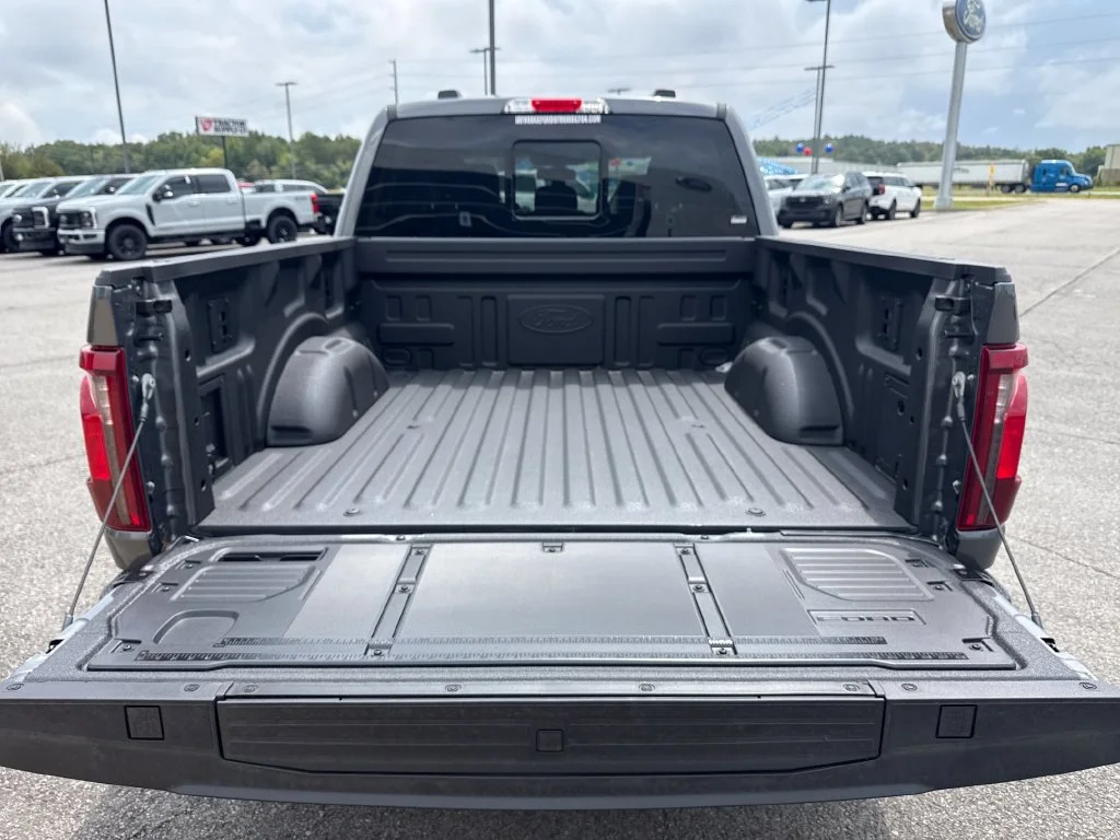 New 2026 Carbonized Gray Metallic Ford XLT image 14