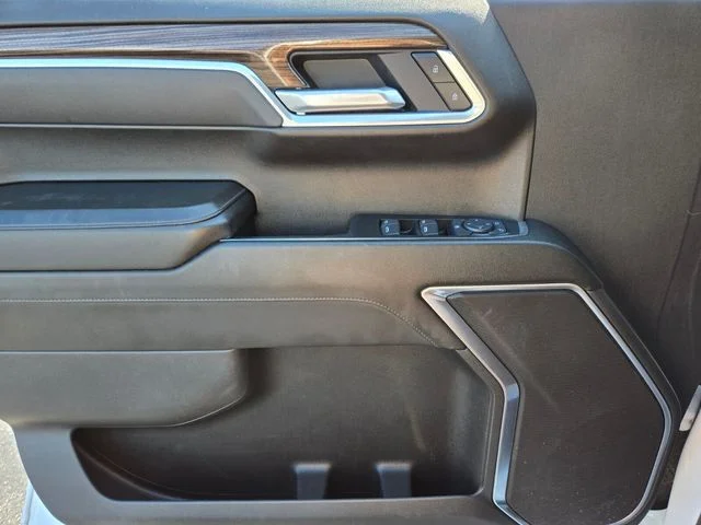 Used 2025 White Chevrolet LT image 36