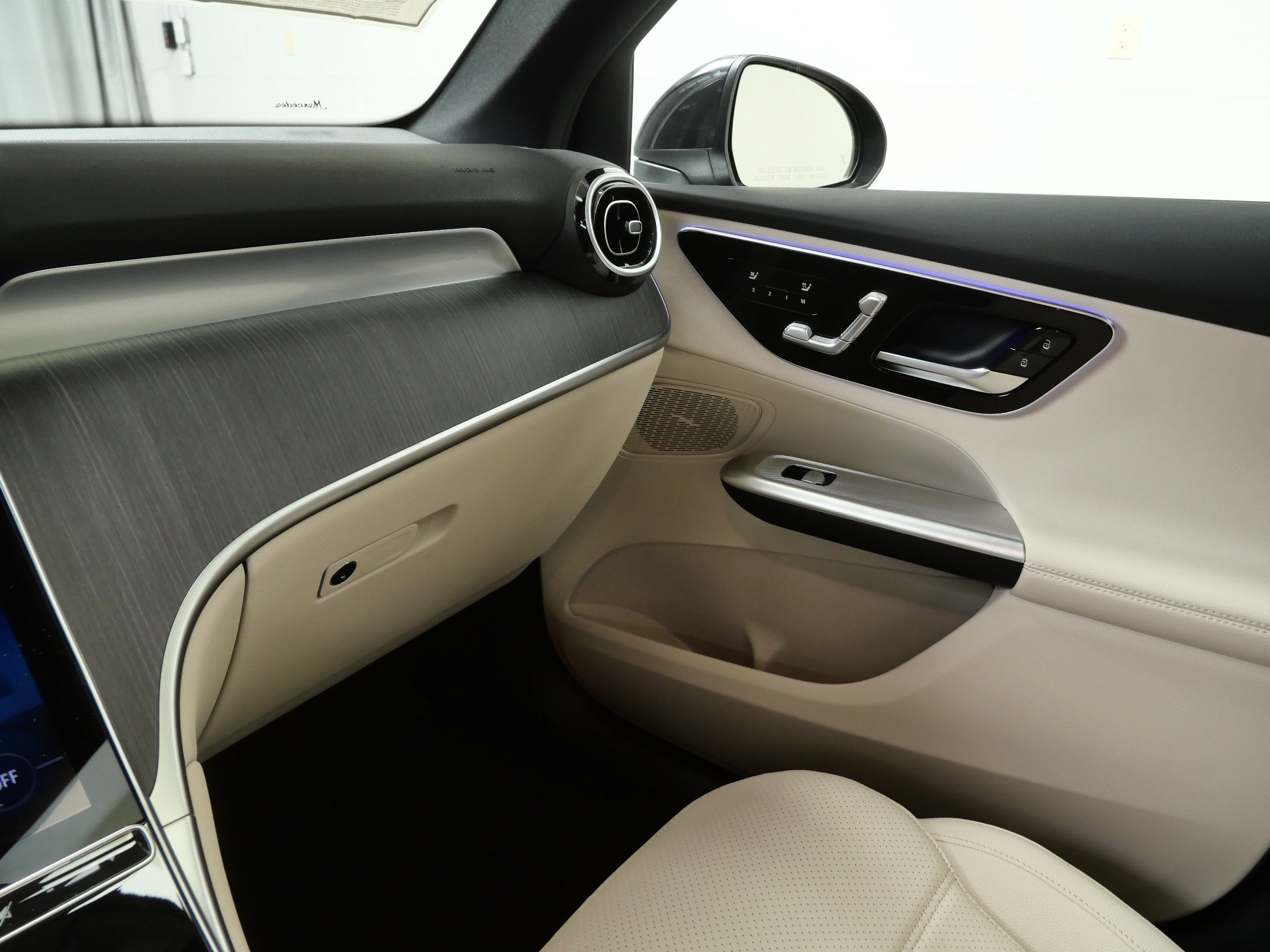 New 2026 Graphite Grey Metallic Mercedes-Benz GLC 300 image 11